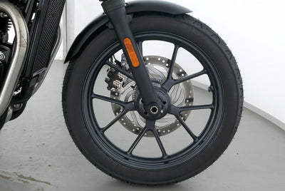 TRIUMPH STREET TWIN 900