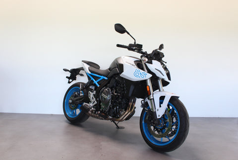 SUZUKI GSX-S 8