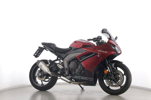 TRIUMPH DAYTONA 660